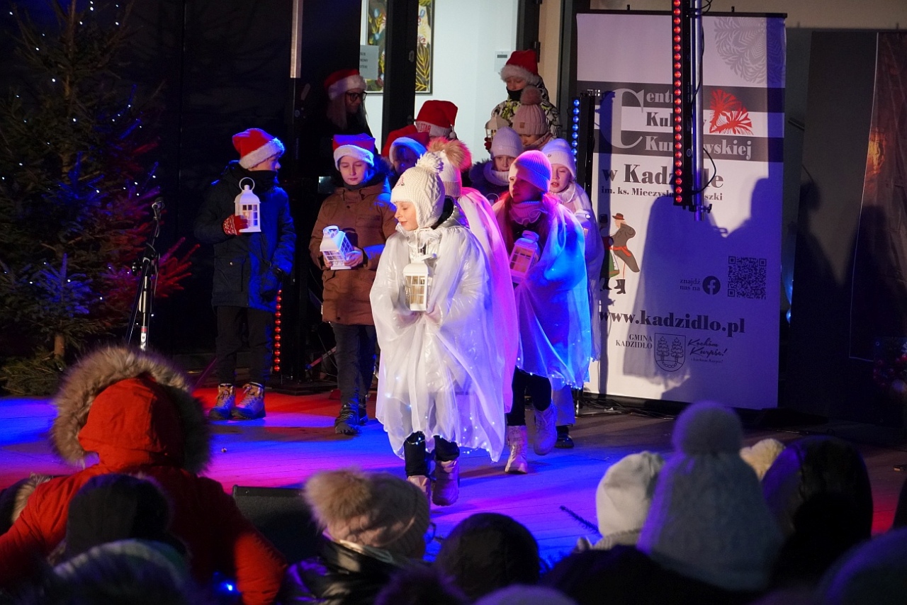 Jarmark Bożonarodzeniowy w Kadzidle [14.12.2024] - zdjęcie #12 - eOstroleka.pl