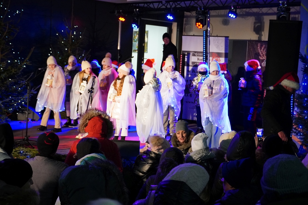 Jarmark Bożonarodzeniowy w Kadzidle [14.12.2024] - zdjęcie #10 - eOstroleka.pl