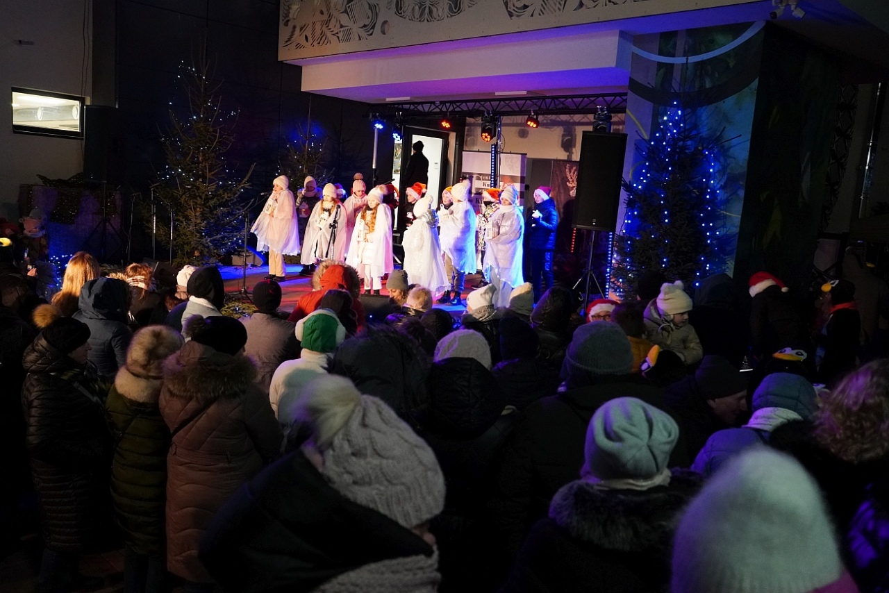 Jarmark Bożonarodzeniowy w Kadzidle [14.12.2024] - zdjęcie #9 - eOstroleka.pl
