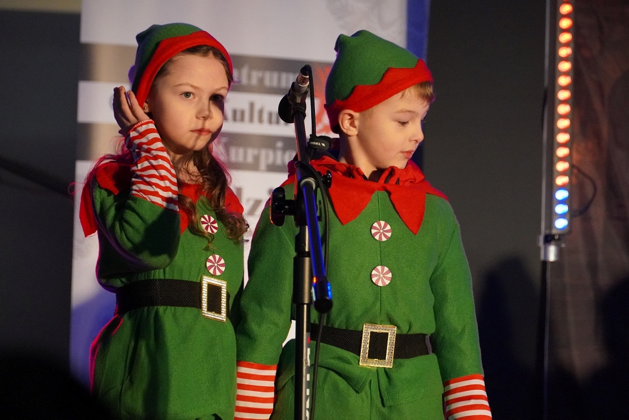 Jarmark Bożonarodzeniowy w Kadzidle [14.12.2024] - zdjęcie #4 - eOstroleka.pl