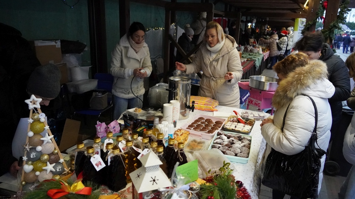 Jarmark Bożonarodzeniowy w Kadzidle [14.12.2024] - zdjęcie #86 - eOstroleka.pl
