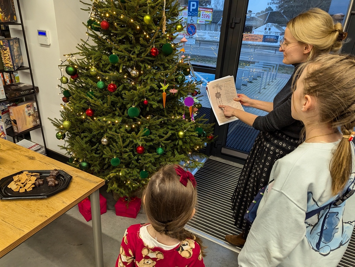 Ozdoby choinkowe z lat minionych - warsztaty w MŻW [14.12.2024] - zdjęcie #15 - eOstroleka.pl
