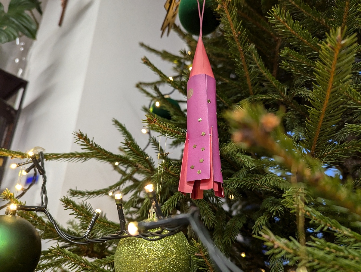 Ozdoby choinkowe z lat minionych - warsztaty w MŻW [14.12.2024] - zdjęcie #3 - eOstroleka.pl