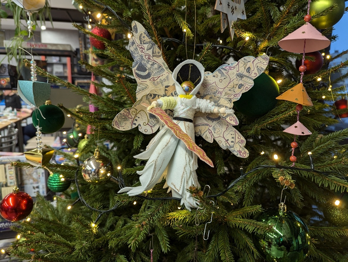 Ozdoby choinkowe z lat minionych - warsztaty w MŻW [14.12.2024] - zdjęcie #1 - eOstroleka.pl