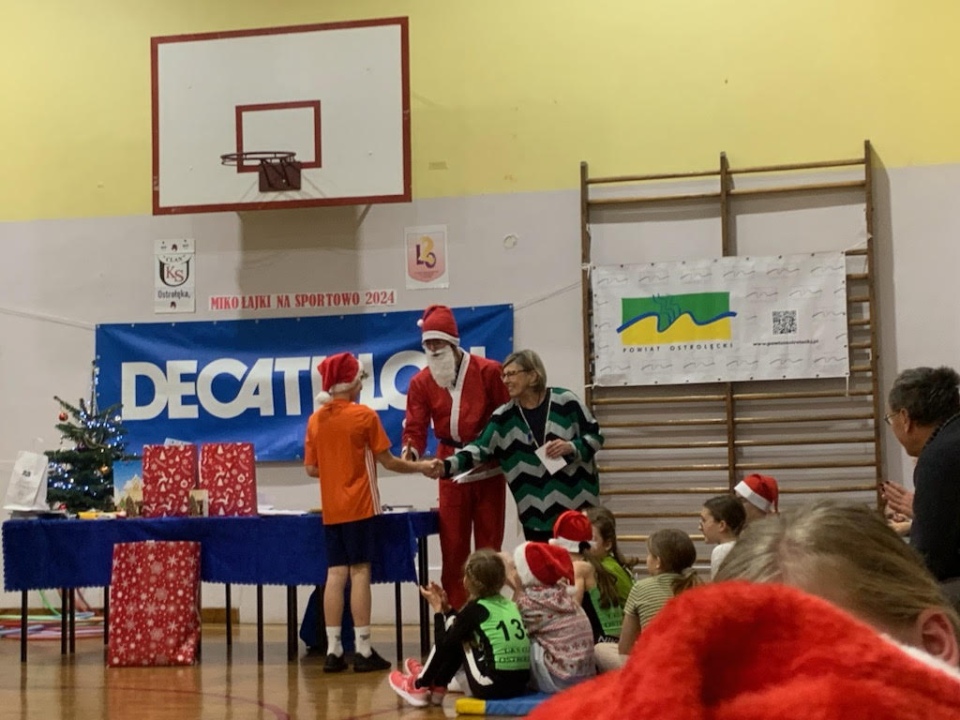 Mikołajki na sportowo z UKS Clan Ostrołęka 2024 - zdjęcie #15 - eOstroleka.pl