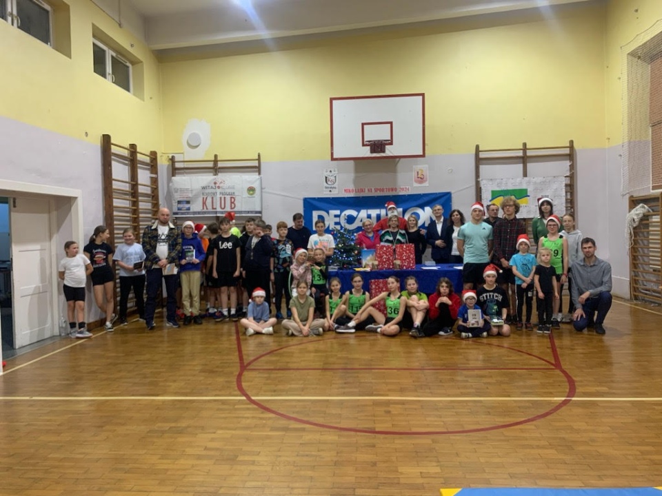 Mikołajki na sportowo z UKS Clan Ostrołęka 2024 - zdjęcie #4 - eOstroleka.pl