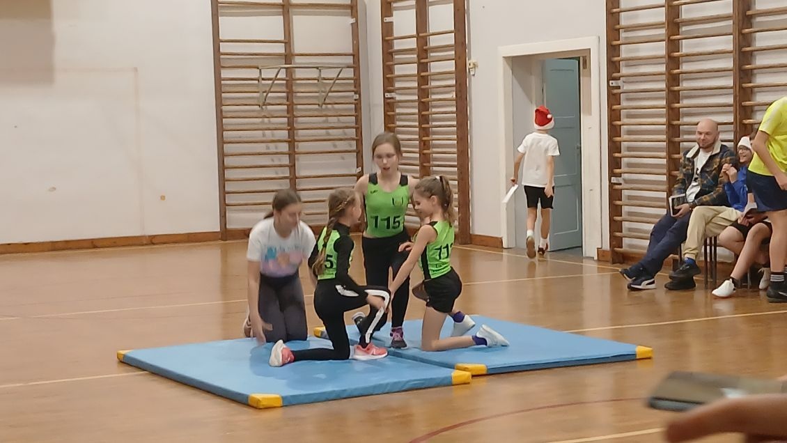 Mikołajki na sportowo z UKS Clan Ostrołęka 2024 - zdjęcie #2 - eOstroleka.pl