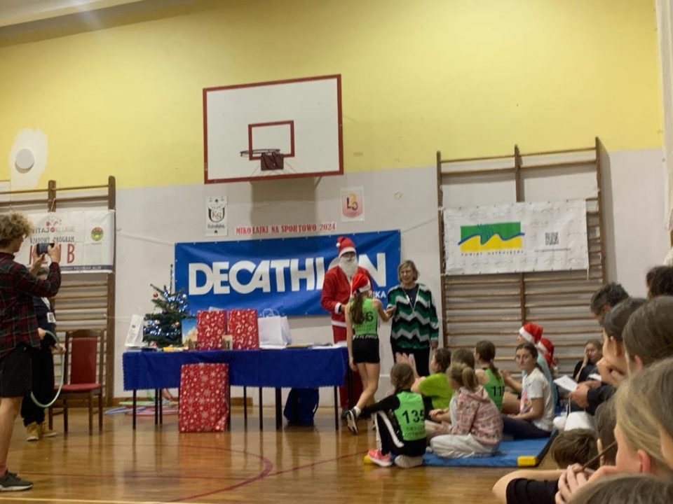 Mikołajki na sportowo z UKS Clan Ostrołęka 2024 - zdjęcie #1 - eOstroleka.pl