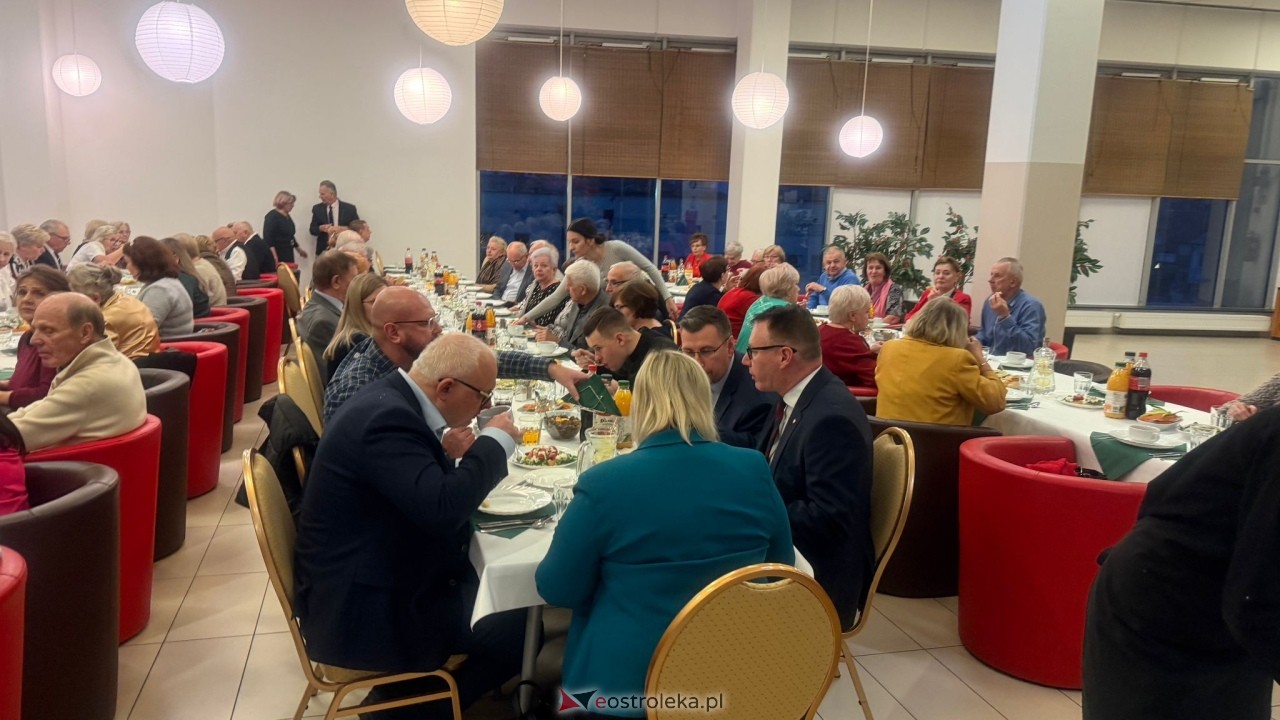 Wigilia dla seniorów (14.12.2024) - zdjęcie #9 - eOstroleka.pl