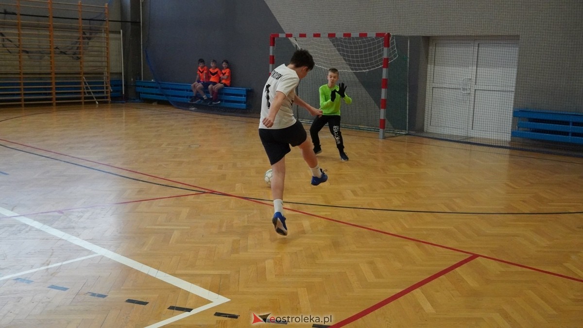Mistrzostwa Ostrołęki w halowej piłce nożnej [15.12.2024] - zdjęcie #136 - eOstroleka.pl