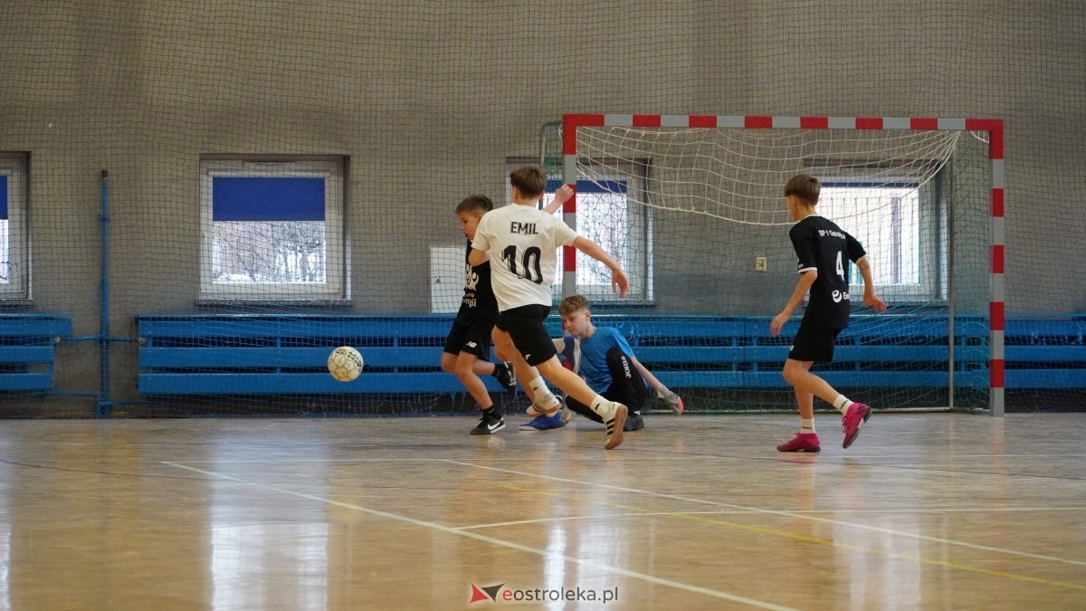 Mistrzostwa Ostrołęki w halowej piłce nożnej [15.12.2024] - zdjęcie #131 - eOstroleka.pl