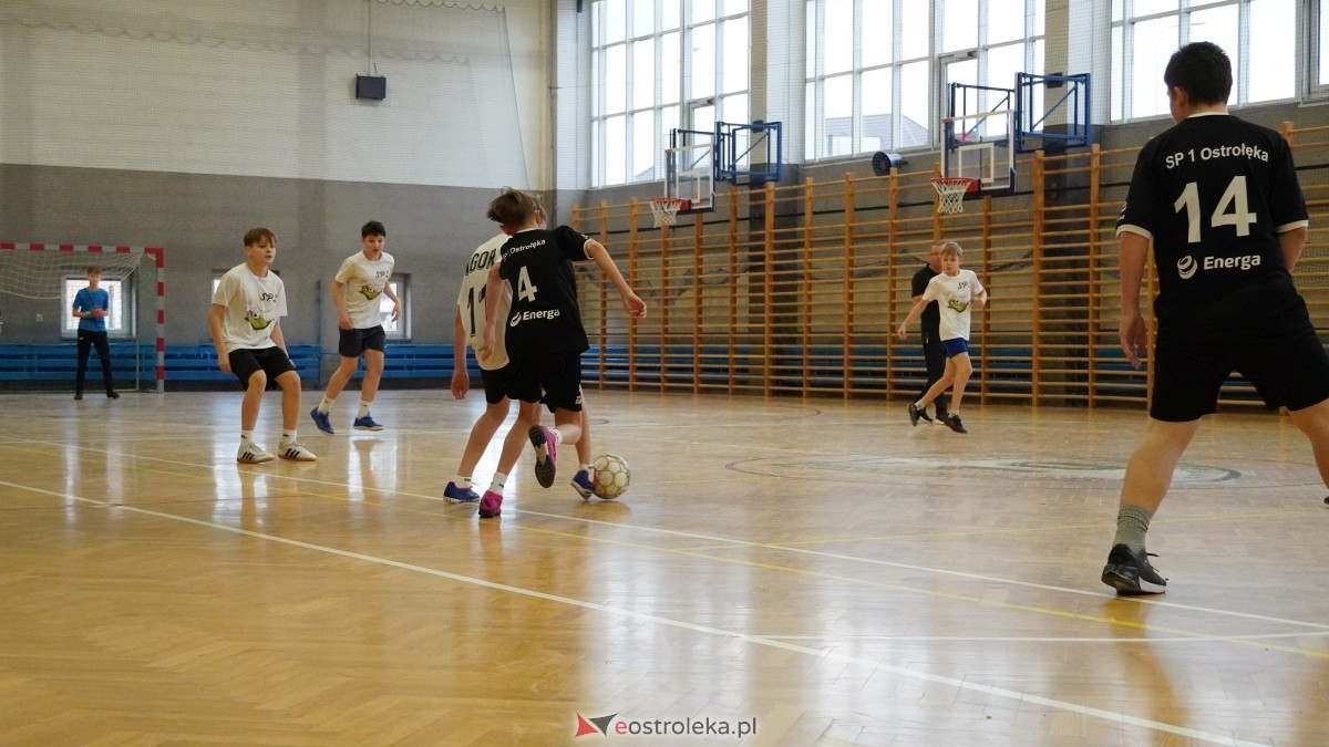 Mistrzostwa Ostrołęki w halowej piłce nożnej [15.12.2024] - zdjęcie #129 - eOstroleka.pl