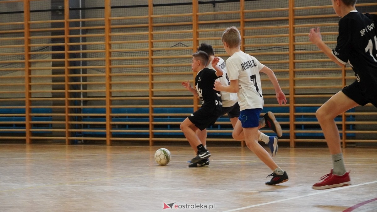 Mistrzostwa Ostrołęki w halowej piłce nożnej [15.12.2024] - zdjęcie #123 - eOstroleka.pl