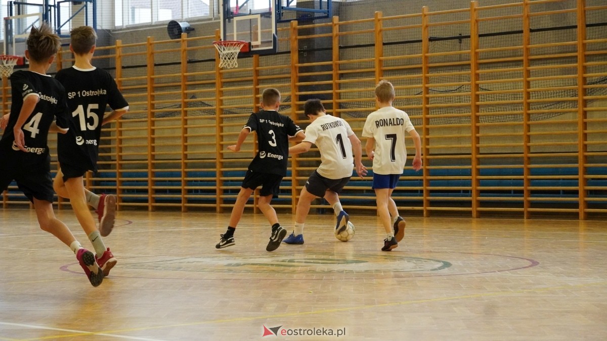 Mistrzostwa Ostrołęki w halowej piłce nożnej [15.12.2024] - zdjęcie #122 - eOstroleka.pl