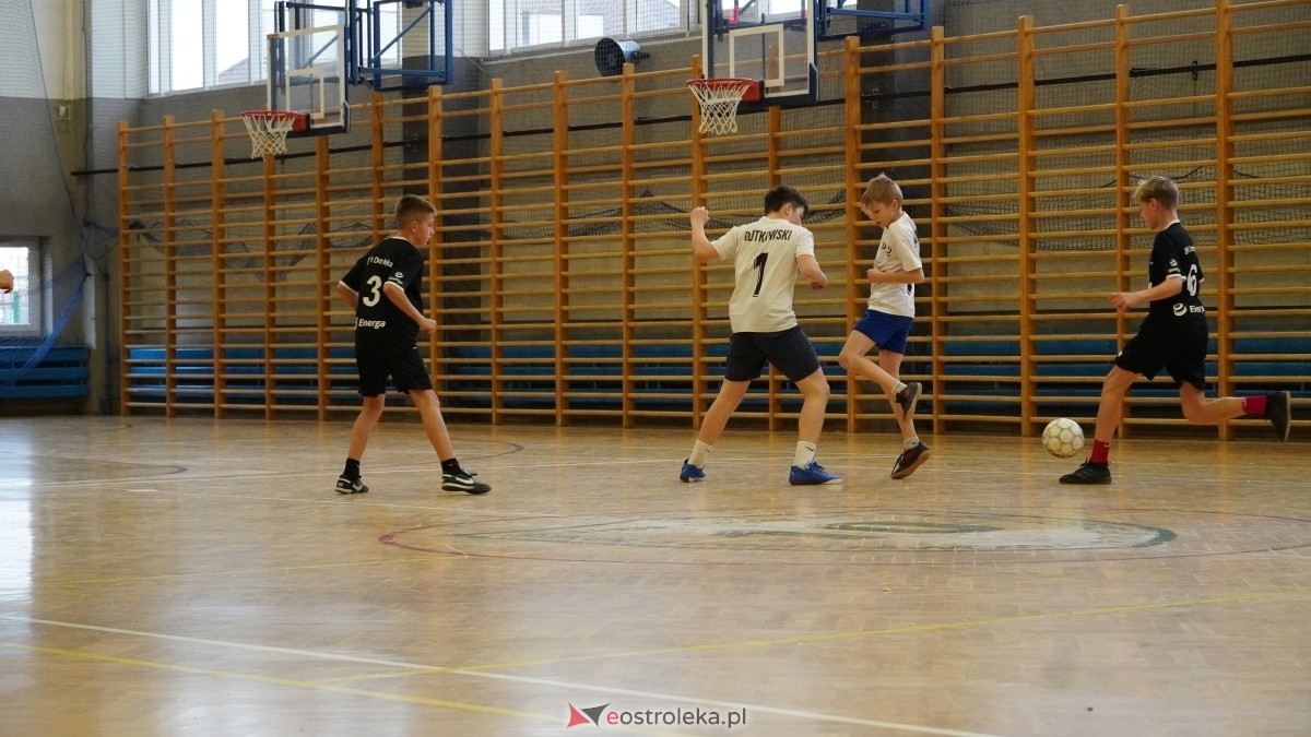 Mistrzostwa Ostrołęki w halowej piłce nożnej [15.12.2024] - zdjęcie #121 - eOstroleka.pl
