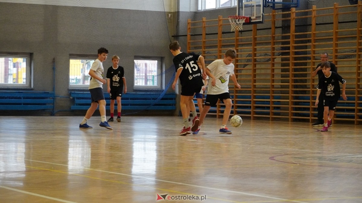Mistrzostwa Ostrołęki w halowej piłce nożnej [15.12.2024] - zdjęcie #118 - eOstroleka.pl