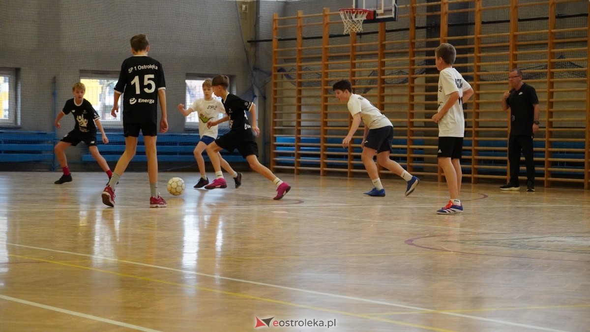 Mistrzostwa Ostrołęki w halowej piłce nożnej [15.12.2024] - zdjęcie #117 - eOstroleka.pl