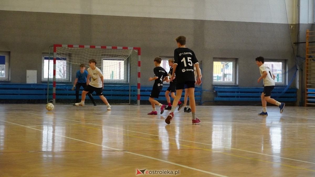 Mistrzostwa Ostrołęki w halowej piłce nożnej [15.12.2024] - zdjęcie #116 - eOstroleka.pl
