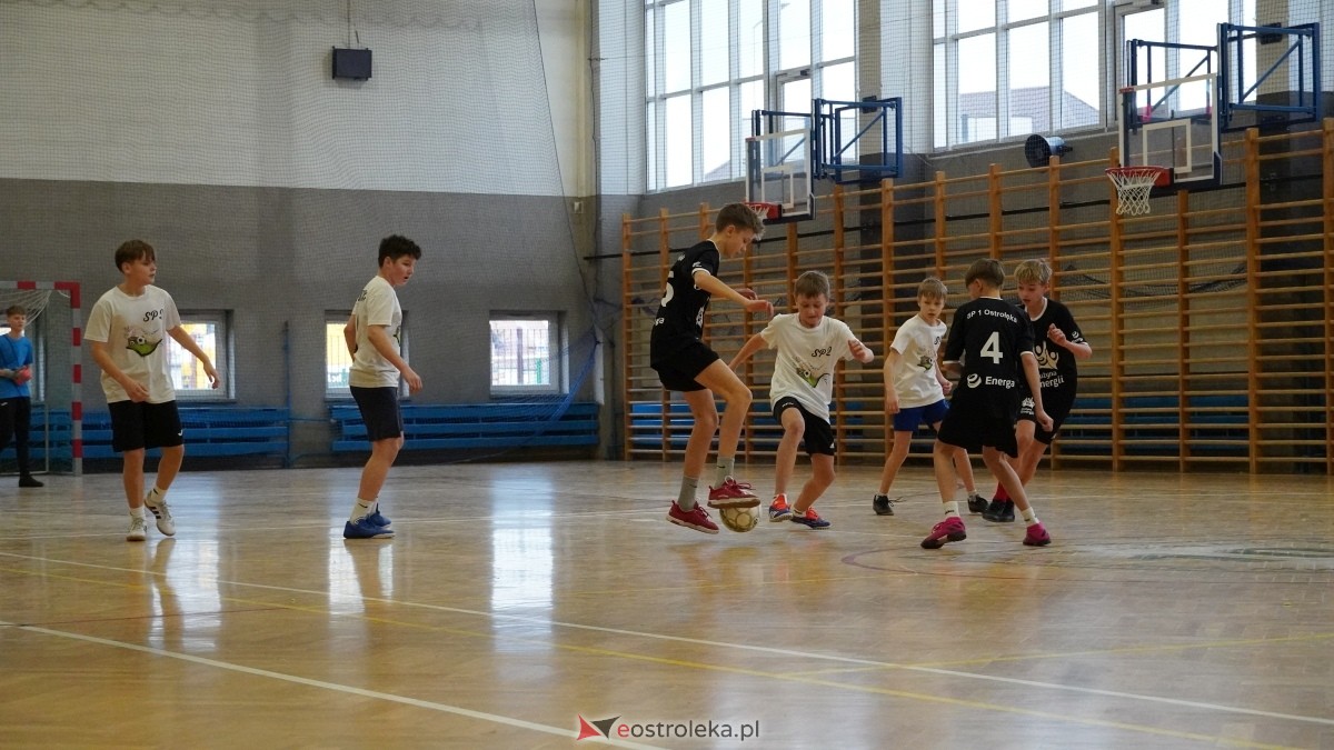 Mistrzostwa Ostrołęki w halowej piłce nożnej [15.12.2024] - zdjęcie #113 - eOstroleka.pl