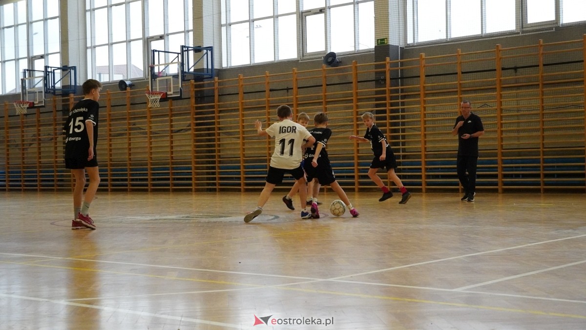Mistrzostwa Ostrołęki w halowej piłce nożnej [15.12.2024] - zdjęcie #111 - eOstroleka.pl