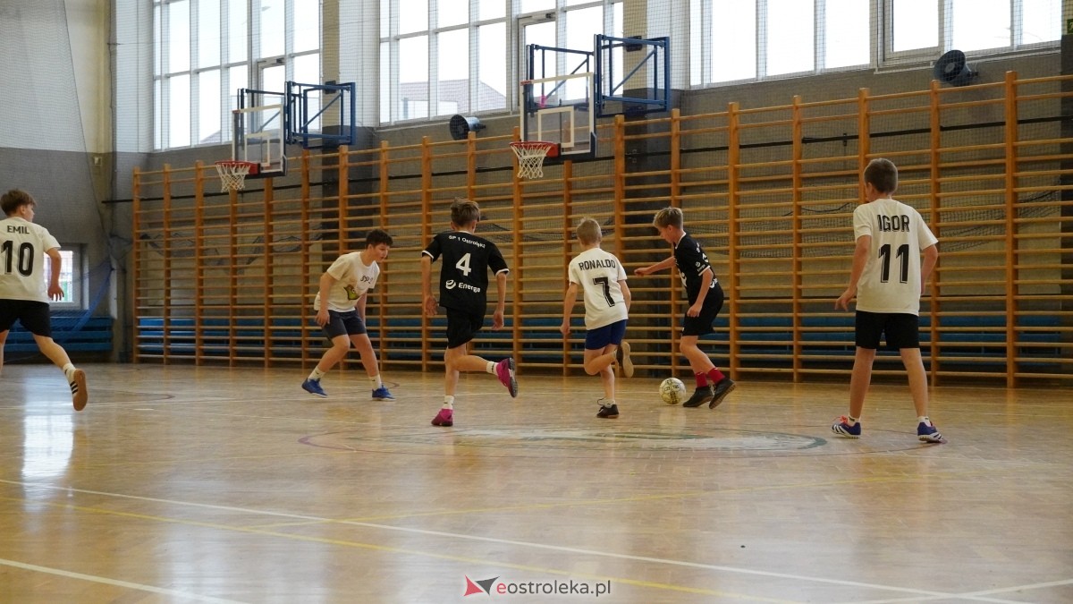 Mistrzostwa Ostrołęki w halowej piłce nożnej [15.12.2024] - zdjęcie #110 - eOstroleka.pl