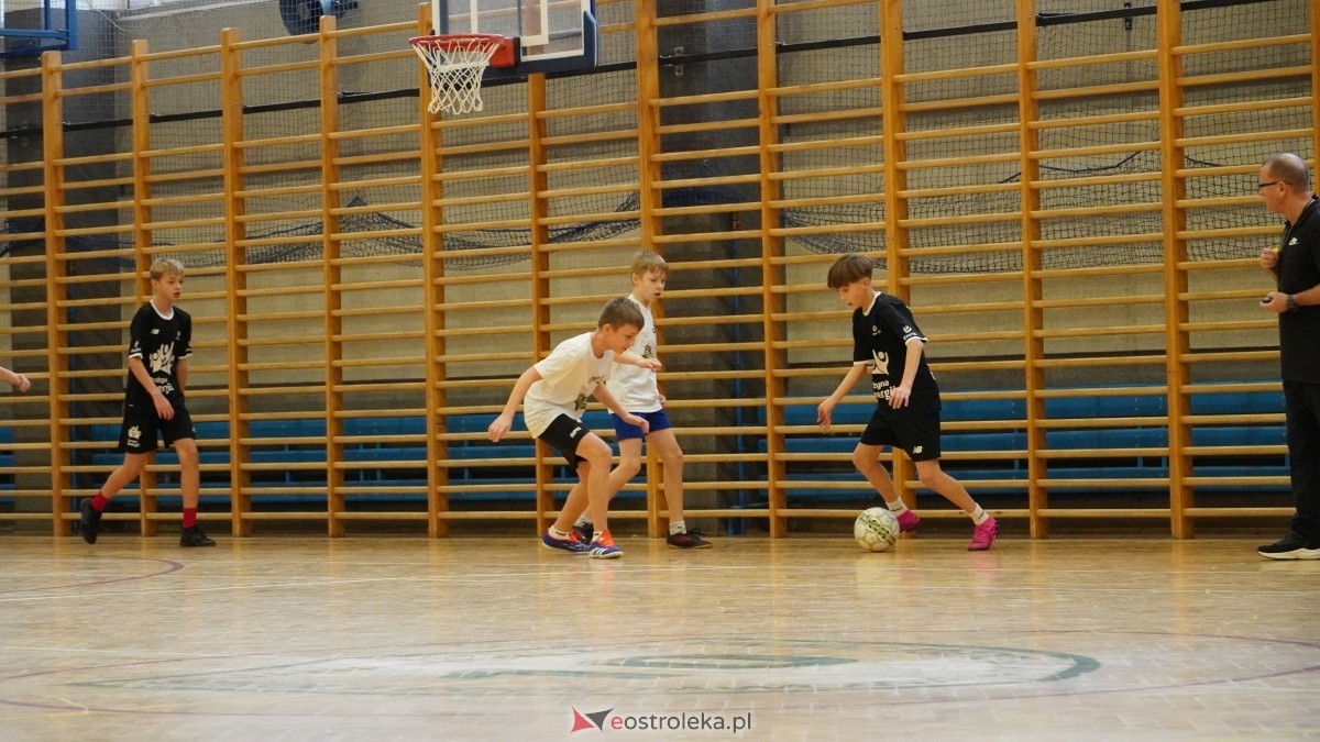 Mistrzostwa Ostrołęki w halowej piłce nożnej [15.12.2024] - zdjęcie #107 - eOstroleka.pl