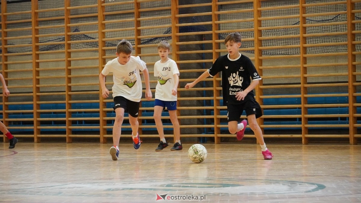 Mistrzostwa Ostrołęki w halowej piłce nożnej [15.12.2024] - zdjęcie #106 - eOstroleka.pl