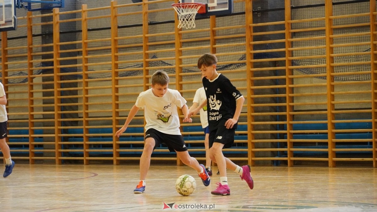 Mistrzostwa Ostrołęki w halowej piłce nożnej [15.12.2024] - zdjęcie #105 - eOstroleka.pl