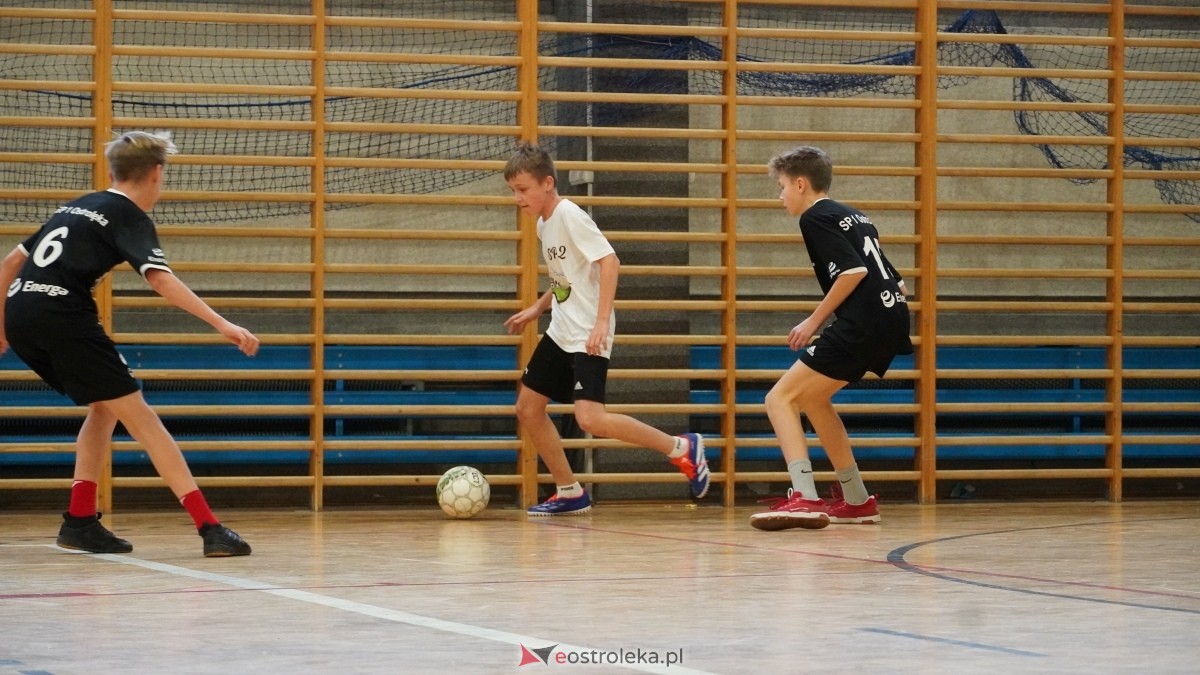 Mistrzostwa Ostrołęki w halowej piłce nożnej [15.12.2024] - zdjęcie #104 - eOstroleka.pl