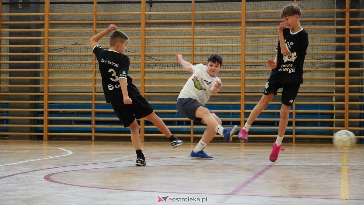 Mistrzostwa Ostrołęki w halowej piłce nożnej [15.12.2024] - zdjęcie #103 - eOstroleka.pl