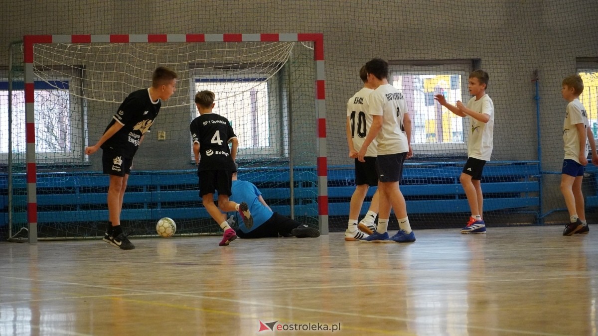 Mistrzostwa Ostrołęki w halowej piłce nożnej [15.12.2024] - zdjęcie #101 - eOstroleka.pl