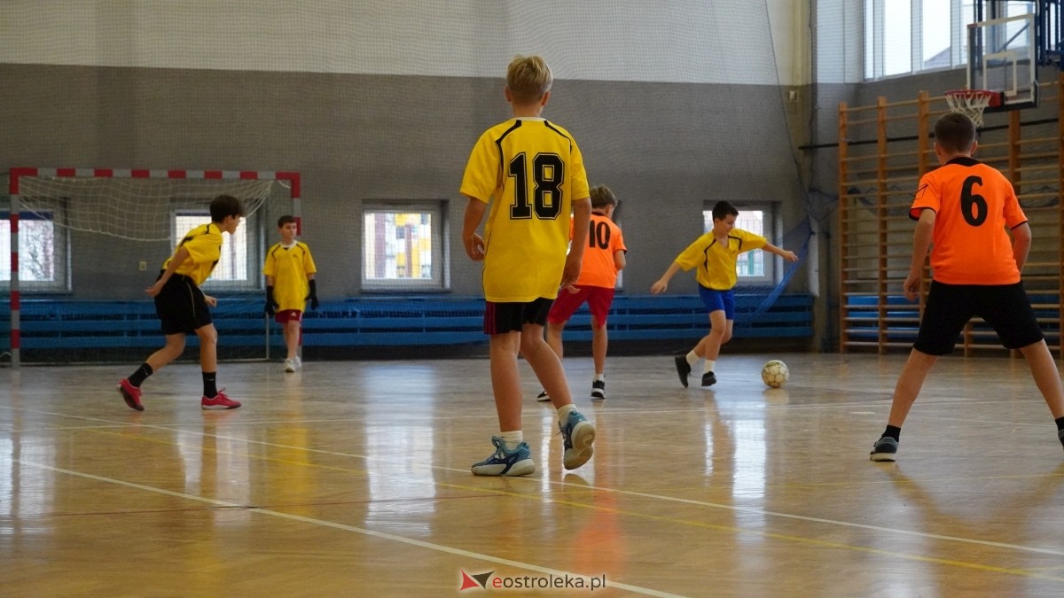 Mistrzostwa Ostrołęki w halowej piłce nożnej [15.12.2024] - zdjęcie #95 - eOstroleka.pl