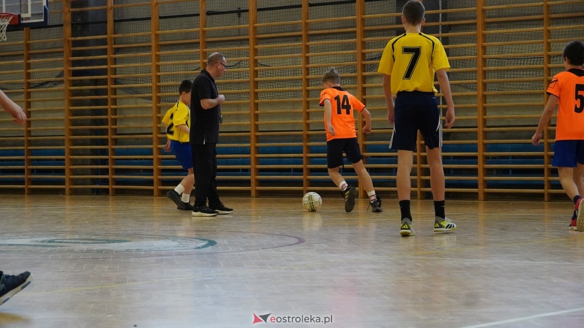 Mistrzostwa Ostrołęki w halowej piłce nożnej [15.12.2024] - zdjęcie #93 - eOstroleka.pl