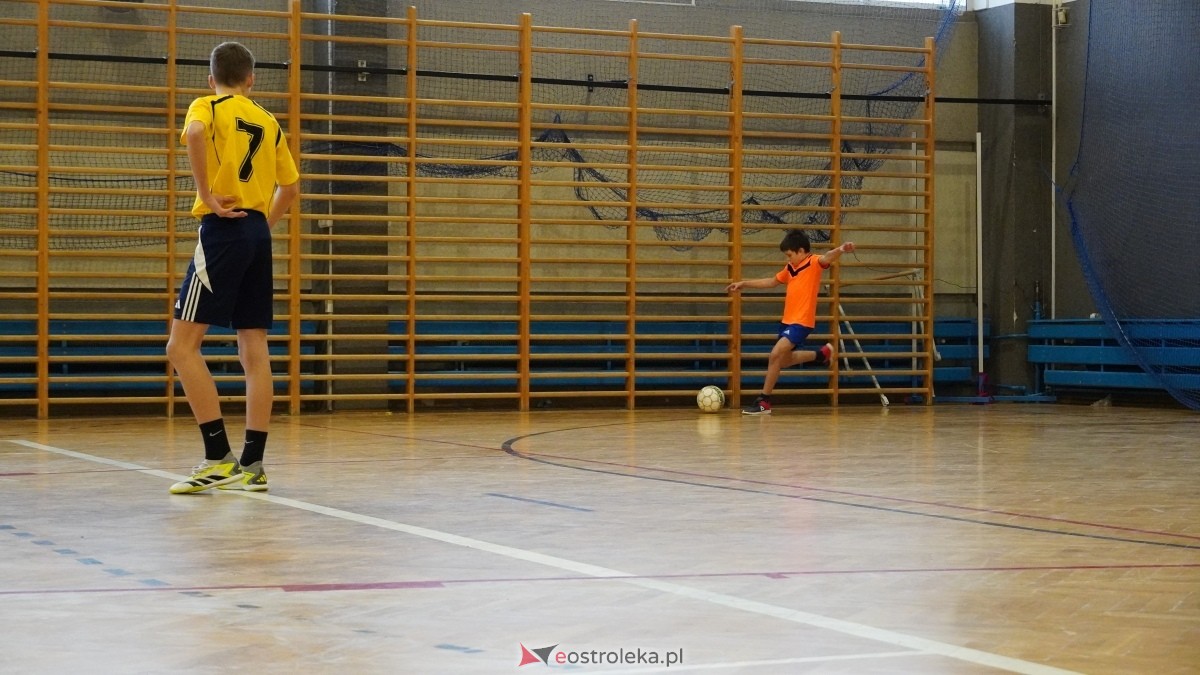 Mistrzostwa Ostrołęki w halowej piłce nożnej [15.12.2024] - zdjęcie #87 - eOstroleka.pl