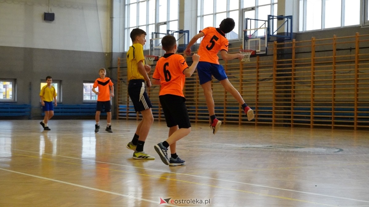Mistrzostwa Ostrołęki w halowej piłce nożnej [15.12.2024] - zdjęcie #86 - eOstroleka.pl
