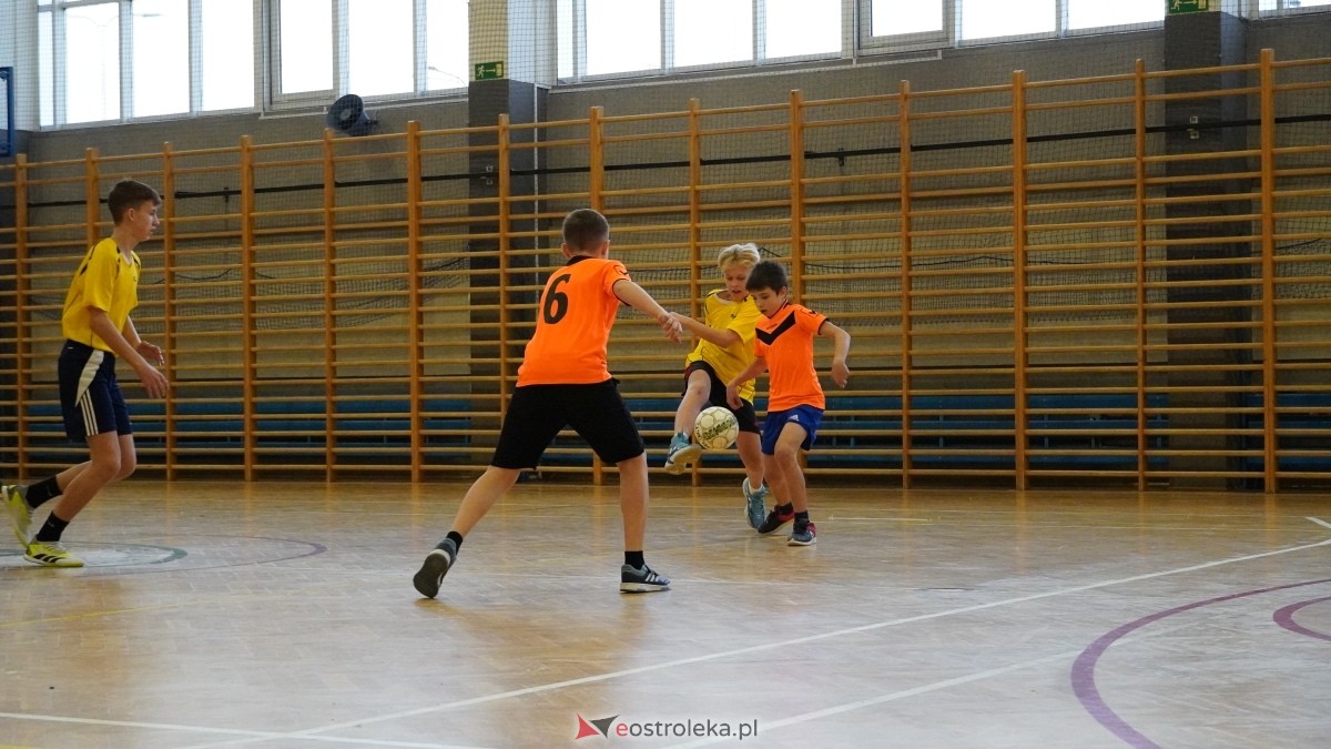 Mistrzostwa Ostrołęki w halowej piłce nożnej [15.12.2024] - zdjęcie #81 - eOstroleka.pl