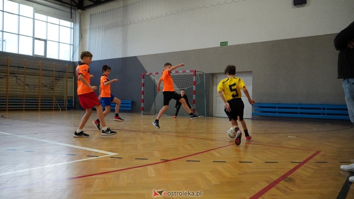 Mistrzostwa Ostrołęki w halowej piłce nożnej [15.12.2024] - zdjęcie #76 - eOstroleka.pl