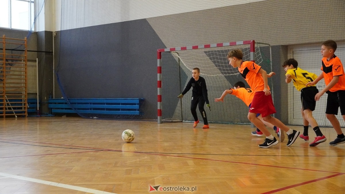 Mistrzostwa Ostrołęki w halowej piłce nożnej [15.12.2024] - zdjęcie #75 - eOstroleka.pl
