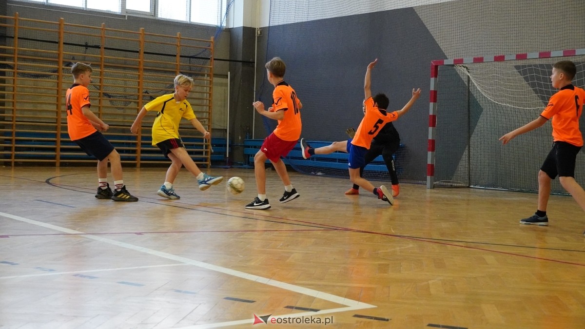 Mistrzostwa Ostrołęki w halowej piłce nożnej [15.12.2024] - zdjęcie #74 - eOstroleka.pl