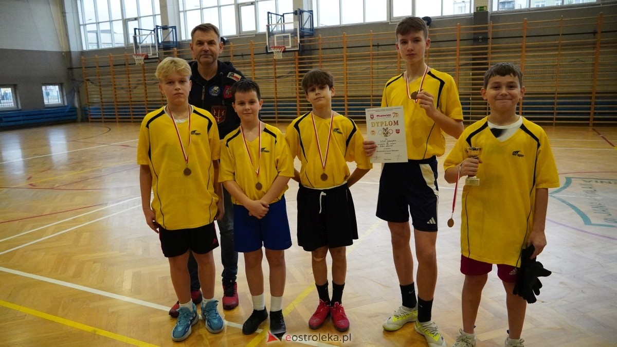 Mistrzostwa Ostrołęki w halowej piłce nożnej [15.12.2024] - zdjęcie #34 - eOstroleka.pl