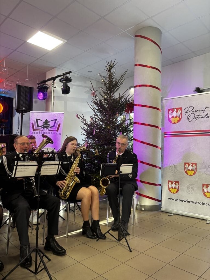 VI Jarmark Bożonarodzeniowy w Czarni [15.12.2024] - zdjęcie #18 - eOstroleka.pl