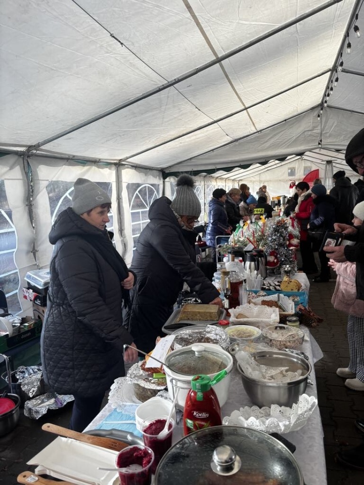 VI Jarmark Bożonarodzeniowy w Czarni [15.12.2024] - zdjęcie #17 - eOstroleka.pl