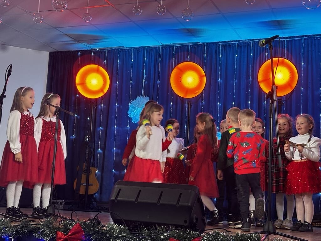 VI Jarmark Bożonarodzeniowy w Czarni [15.12.2024] - zdjęcie #13 - eOstroleka.pl