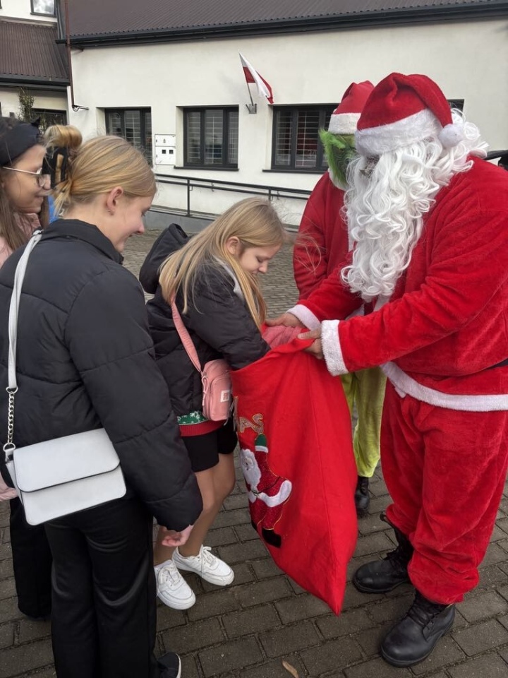 VI Jarmark Bożonarodzeniowy w Czarni [15.12.2024] - zdjęcie #8 - eOstroleka.pl