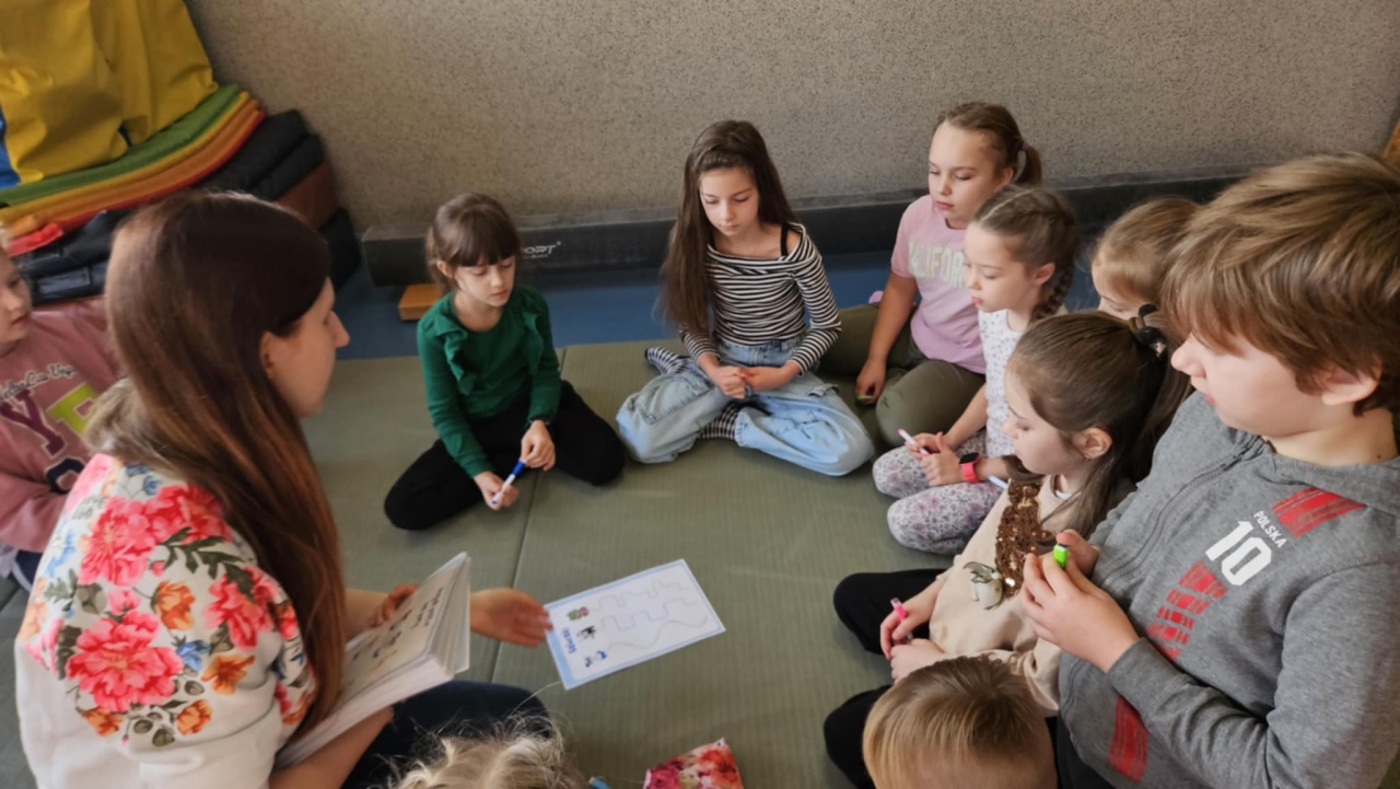 Spotkanie z Joanną Ziółkowską w SP 10 [16.12.2024] - zdjęcie #13 - eOstroleka.pl