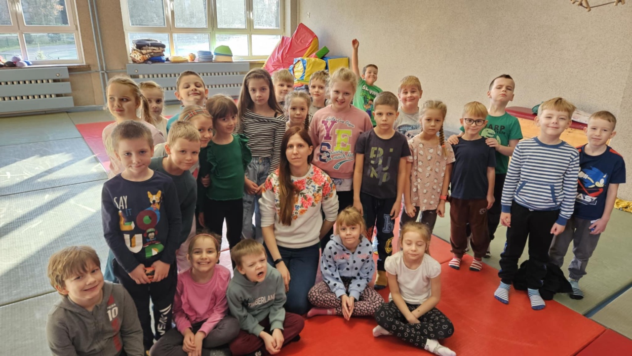 Spotkanie z Joanną Ziółkowską w SP 10 [16.12.2024] - zdjęcie #8 - eOstroleka.pl