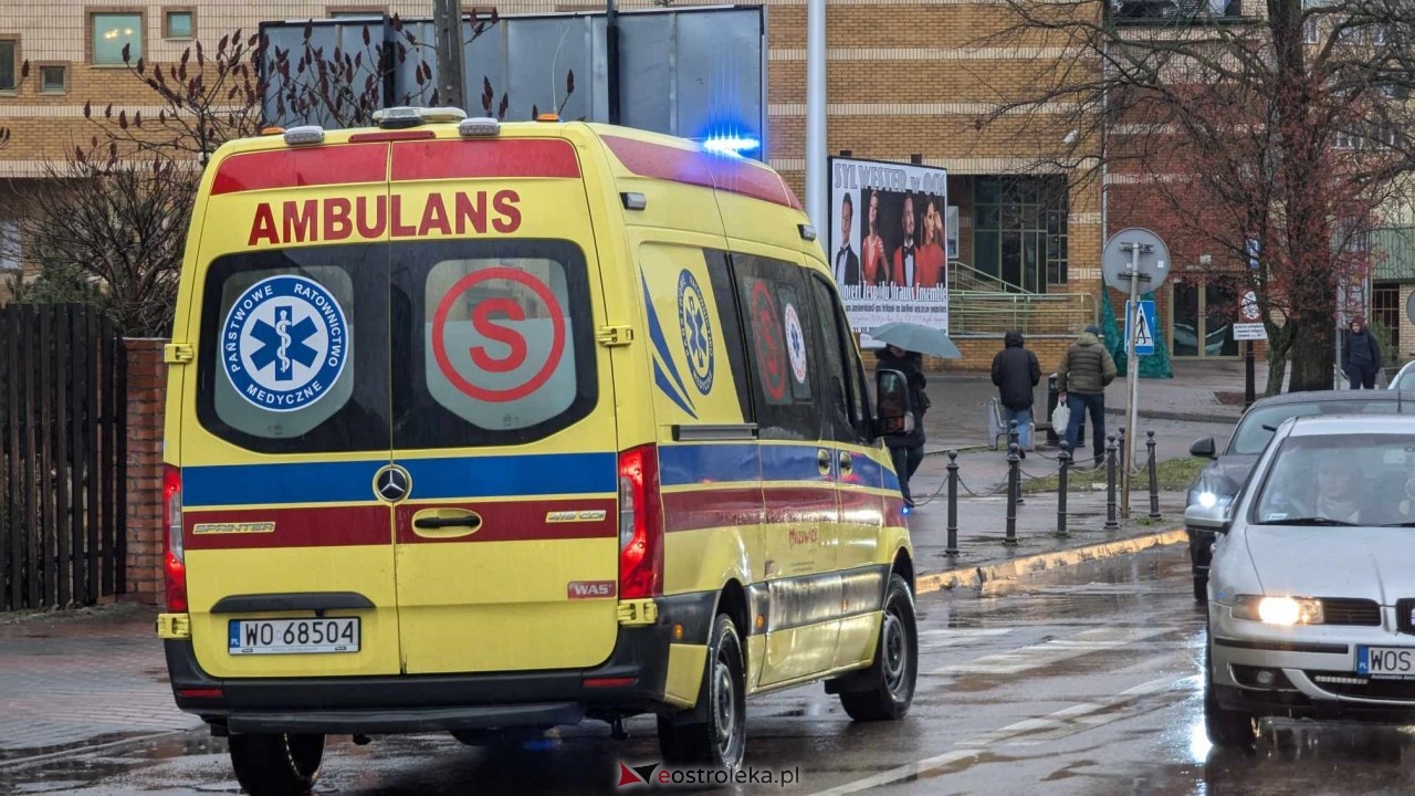 Wypadek na Inwalidów Wojennych w Ostrołęce [17.12.2024] - zdjęcie #12 - eOstroleka.pl