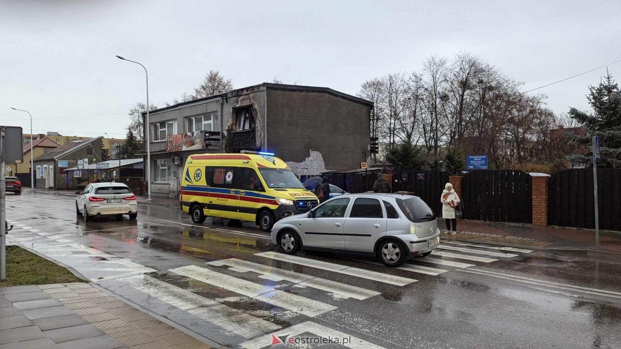 Wypadek na Inwalidów Wojennych w Ostrołęce [17.12.2024] - zdjęcie #11 - eOstroleka.pl