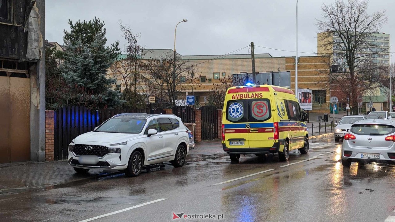 Wypadek na Inwalidów Wojennych w Ostrołęce [17.12.2024] - zdjęcie #9 - eOstroleka.pl