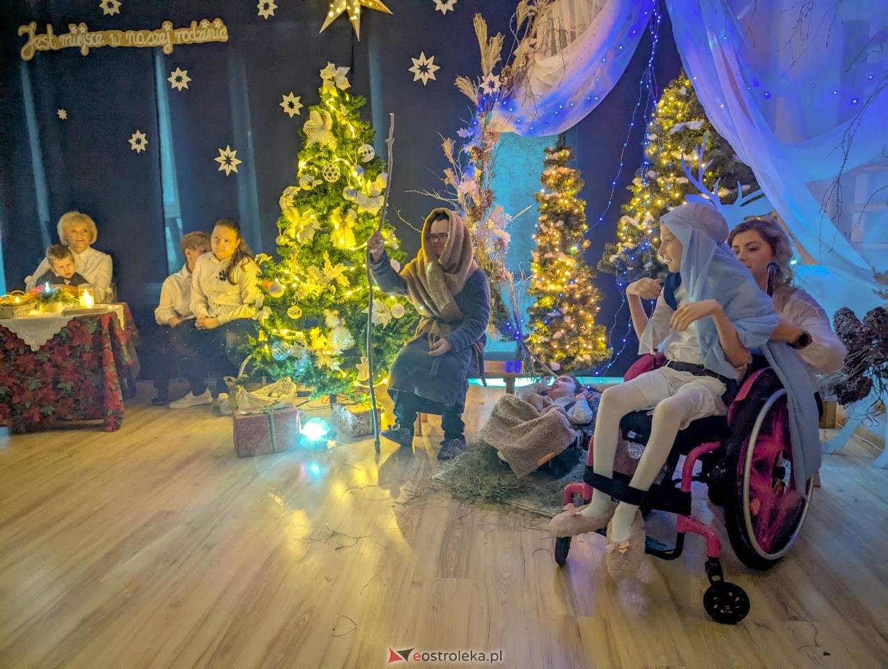 Jasełka w Naszej Szkole w Ostrołęce [17.12.2024] - zdjęcie #18 - eOstroleka.pl